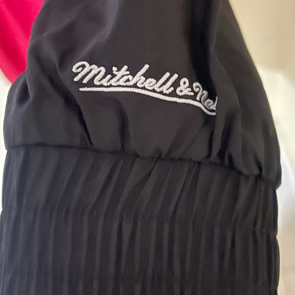 Windbreaker - Picture 5 of 6